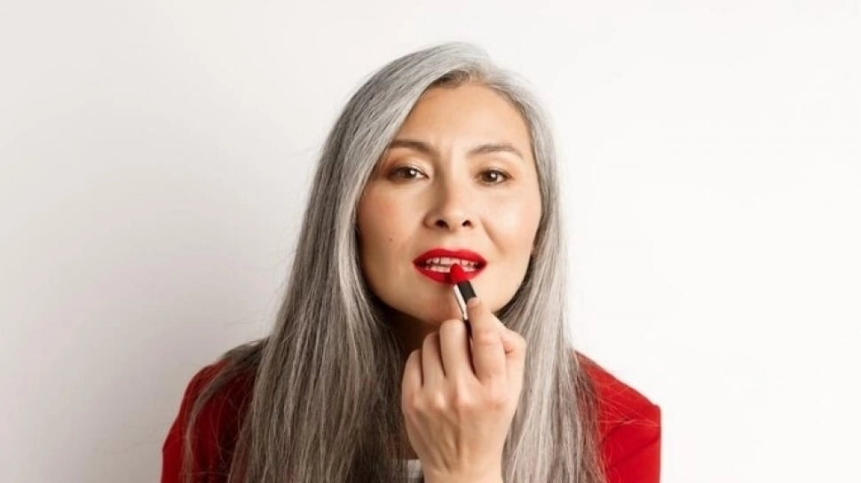 7 Lipstik Wardah untuk Usia 50 Tahun yang Tahan Lama hingga Seharian
