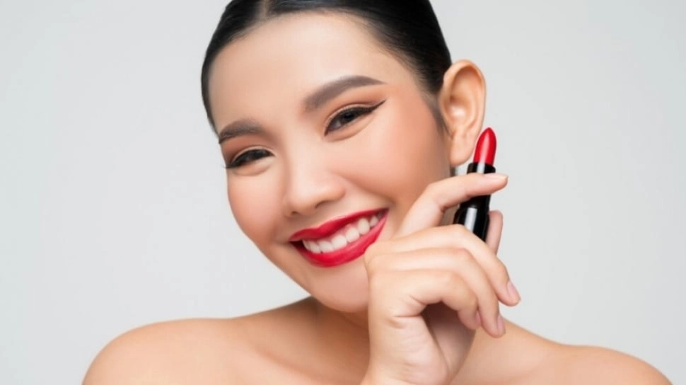7 Warna Lipstik yang Membuat Wajah Cerah dan Tidak Kusam di Usia 40 Tahun