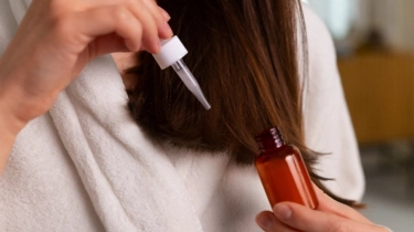 5 Rekomendasi Hair Tonic Penumbuh Rambut agar Tetap Tebal dan Bervolume