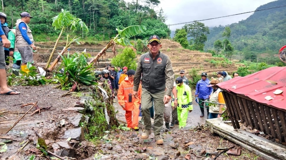 Akses Terputus Sepekan, Kepala BNPB Instruksikan Percepatan Penanganan Longsor Jepara