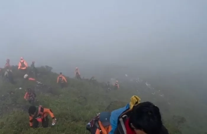 AHY Minta Investigasi Mendalam Jatuhnya Pesawat ATR 42-500 di Gunung Bulusaraung