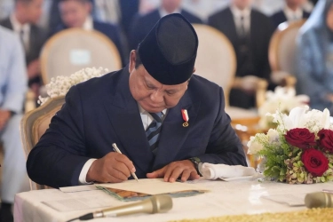 Prabowo Teteskan Air Mata Saat Saksikan Ijab Kabul Sesprinya