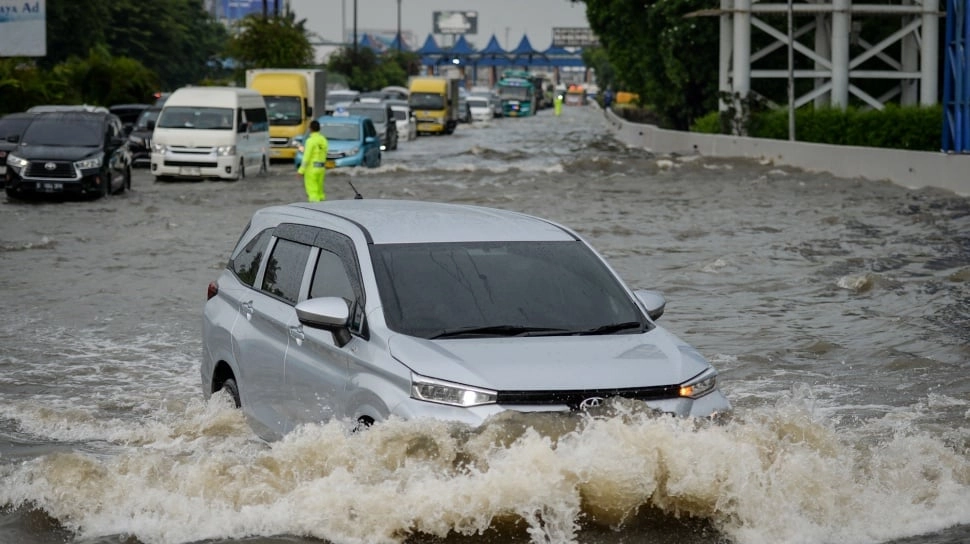 Banjir Mulai Surut, Tol Bandara Soetta Mulai Bisa Dilalui Kendaraan