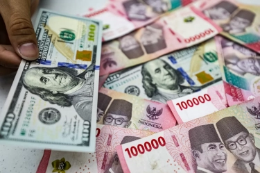 Dibayang-bayangi Tekanan Global, Rupiah Ditutup Melemah Mendekati Rp 17.000 per Dolar Sore ini