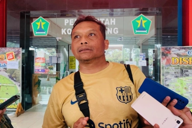 Asisten Pelatih Arema FC Kuncoro Meninggal Dunia pada Usia 53 Tahun, Kolaps Usai Bermain Bola