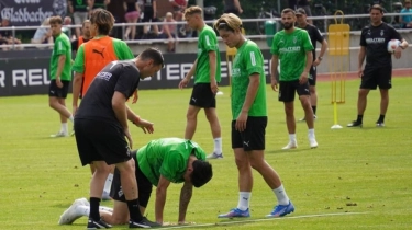 Detik-detik Kevin Diks Alami Benturan di Kepala, Bikin Seisi Stadion Mendadak Hening