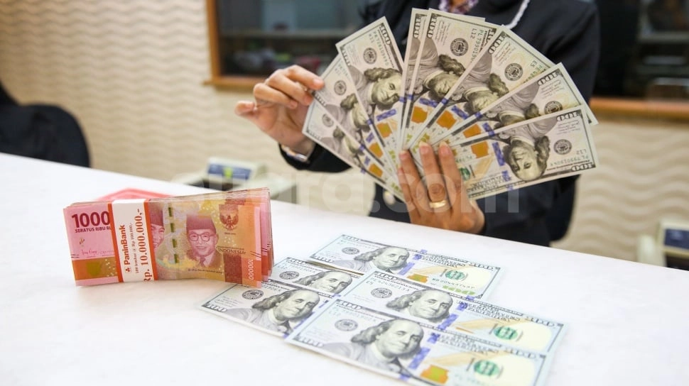 Rupiah Semakin Merosot Nilainya, Dibuka di Level Rp 16.908