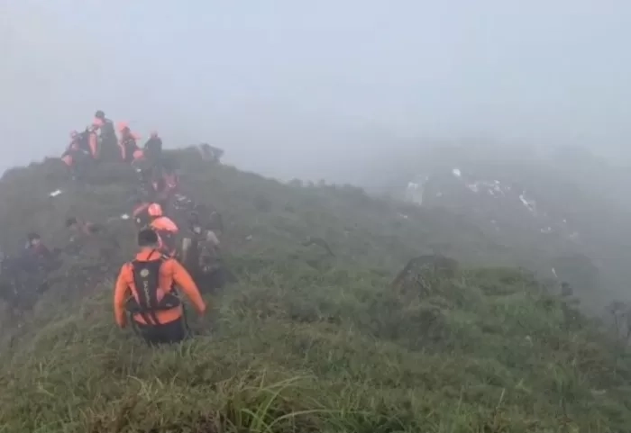 Sisir Beberapa Lokasi di Gunung Bulusaraung, Tim SAR Gabungan Dibagi Menjadi 9 Unit