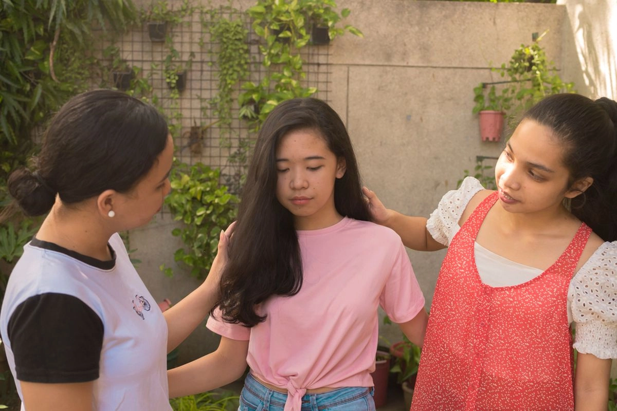 Curiga Teman Alami Kekerasan? Ini Langkah yang Bisa Kita Lakukan