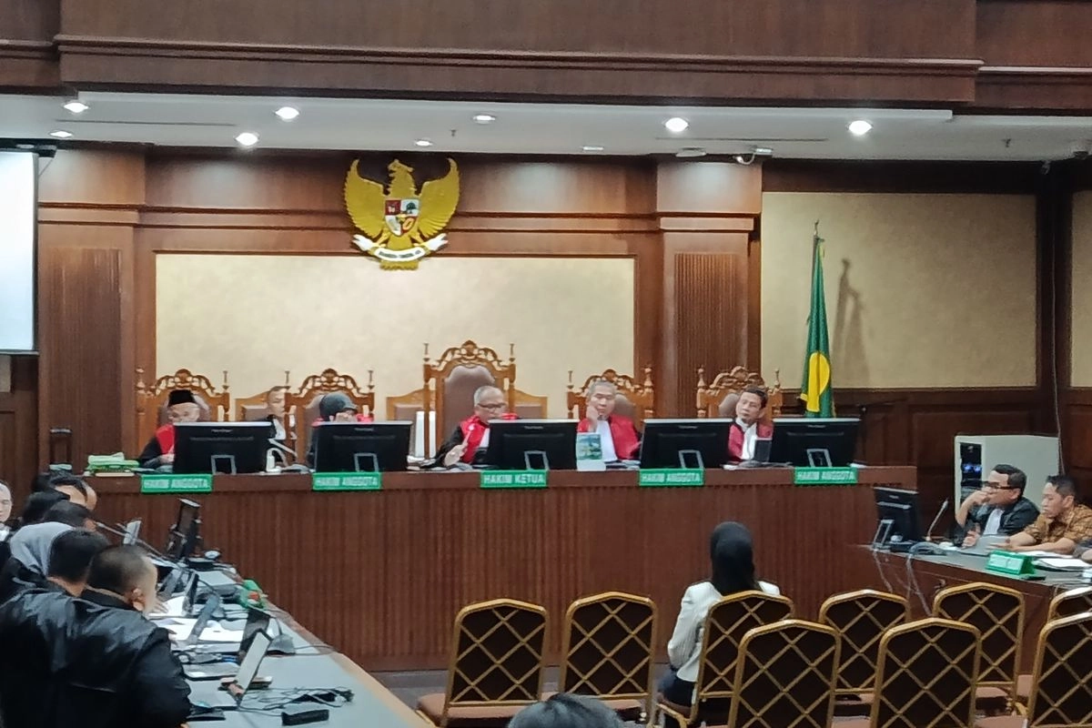 Hakim Tanya ke Nicke Widyawati: Apakah Boleh Blending BBM?