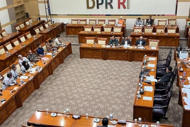 Jadi Tersangka Usai Potong Rambut Siswa yang Pirang, Guru di Jambi Ngadu ke DPR