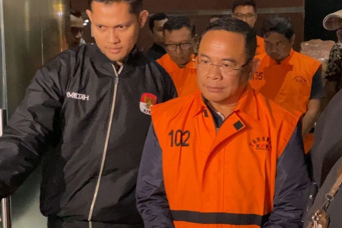 Penampakan Bupati Pati Sudewo Berompi Oranye KPK