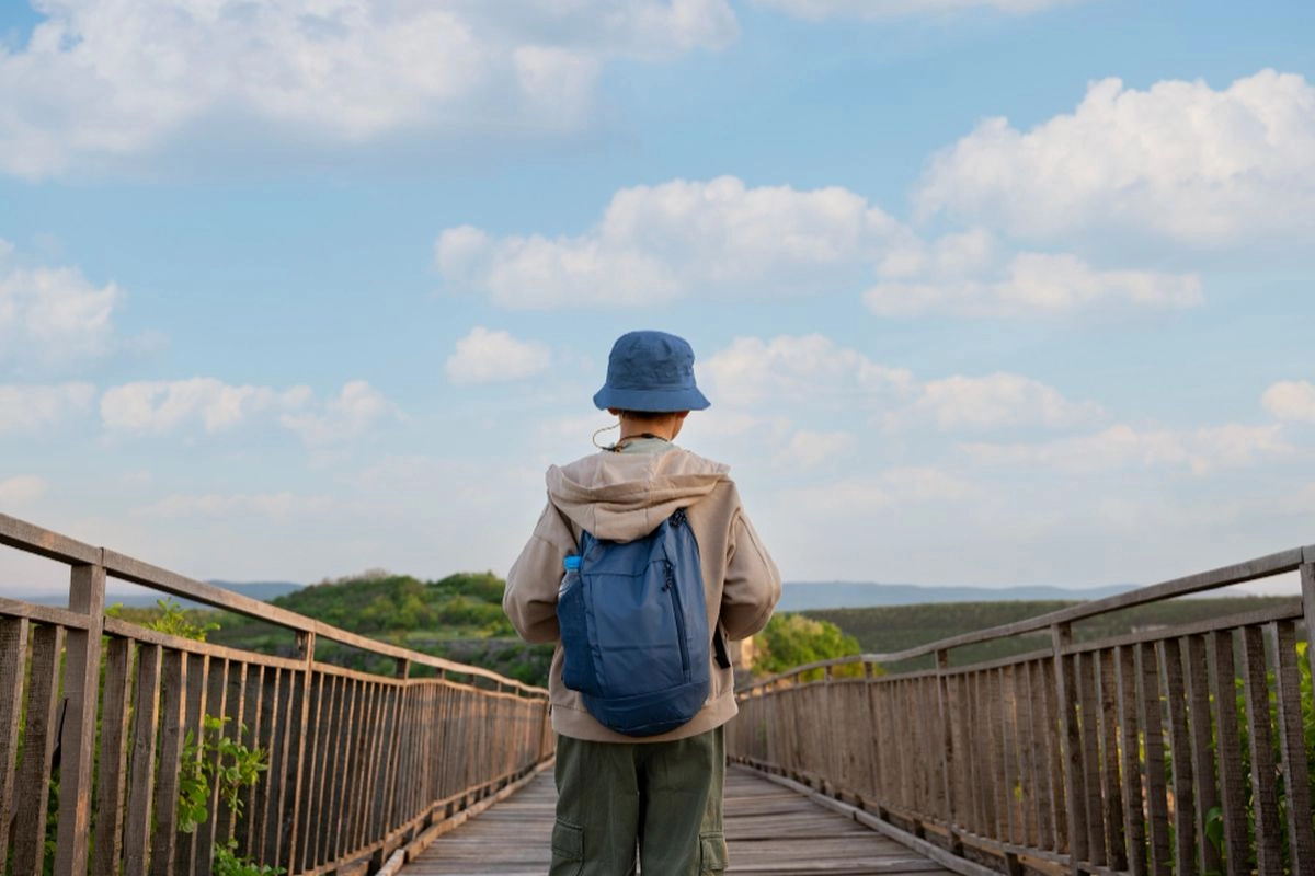 Pertama Kali ke Luar Negeri, Lebih Enak Sendiri atau Bareng Teman?