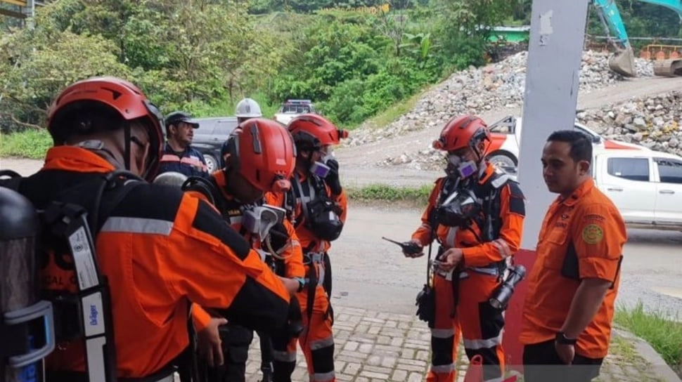 Misi Berbahaya di Pongkor: Basarnas Terjang 'Lubang Maut' Demi Evakuasi 3 Penambang