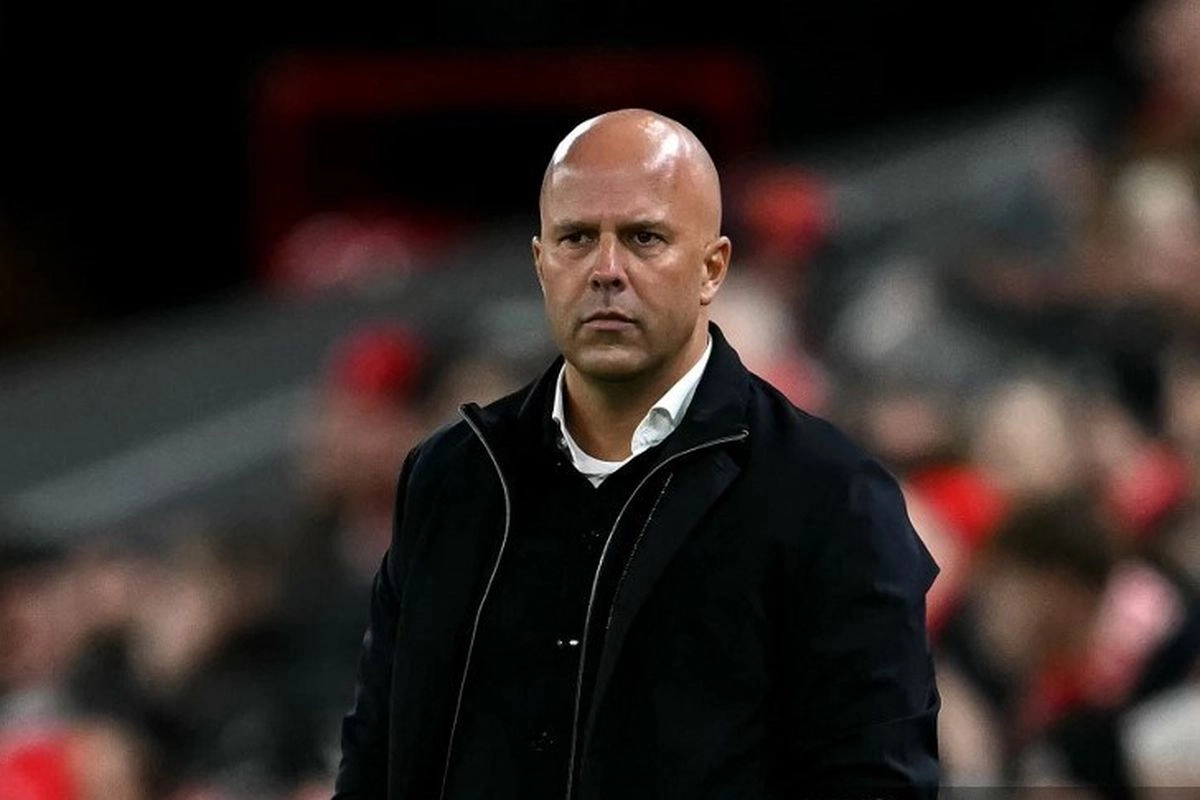 Arne Slot Tanggapi Santai Rumor Xabi Alonso Jadi Pelatih Liverpool