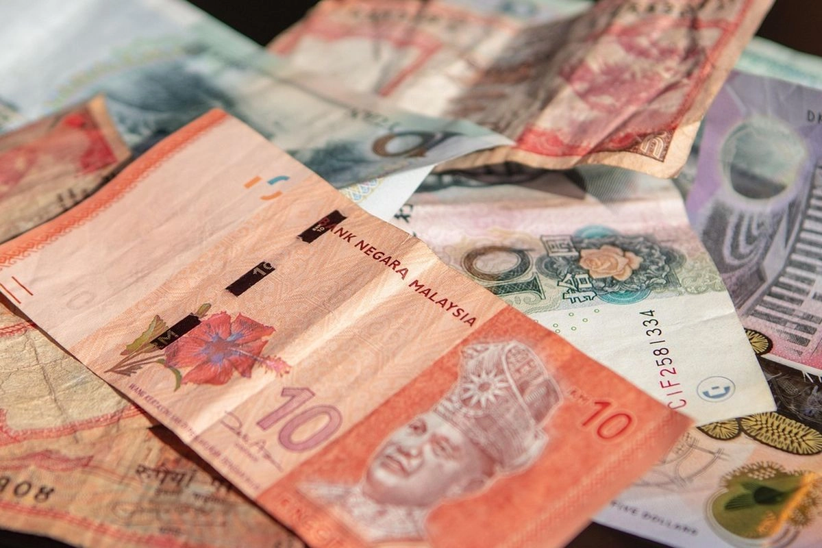 Ringgit Jadi Mata Uang Terkuat di Asia, Rupiah Masuk Tiga Terlemah