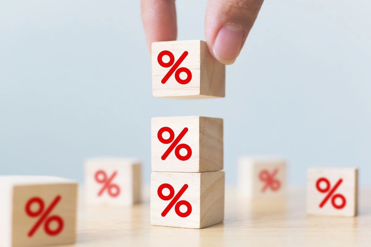 Rupiah Melemah, Ekonom Perkirakan BI Rate Bakal Dipertahankan di 4,75 Persen