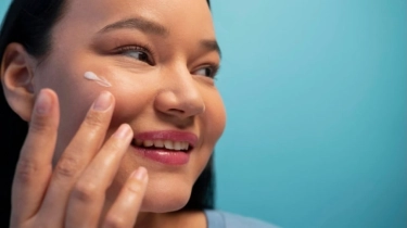 Apakah Sunscreen Bisa Hilangkan Flek Hitam? Cek di Sini Rekomendasi Terbaik