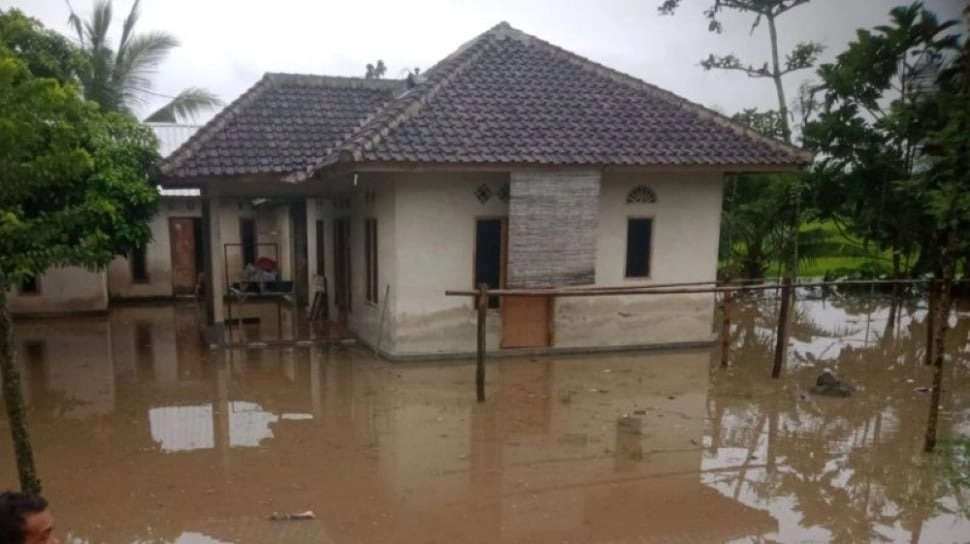 Belasan Tiang Listrik Roboh di Mandalika, Bupati Lombok Tengah Kerahkan 5 OPD