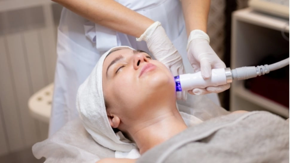 Berapa Harga Terapi Laser Wajah untuk Hilangkan Flek Hitam? Ini Rinciannya