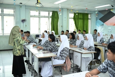 Anggaran Pendidikan Capai Rp 757 Triliun, Mendikdasmen Diingatkan soal Kesejahteraan Guru