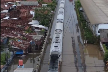 Menhub Tegaskan Penanganan Banjir di Jalur Kereta Api Harus Jangka Panjang