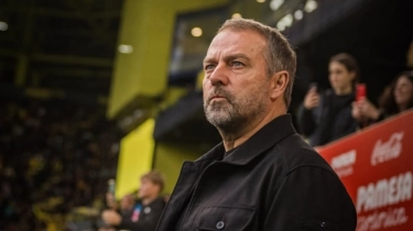 Senyum Pahit Hansi Flick: Barcelona Menang 4-2, Pedri Alami Cedera Mengkhawatirkan