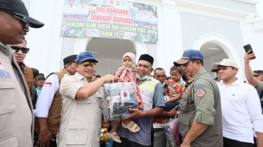 Tinjau Pidie Jaya, Ketua Satgas Tito Karnavian Serahkan Bantuan untuk Warga