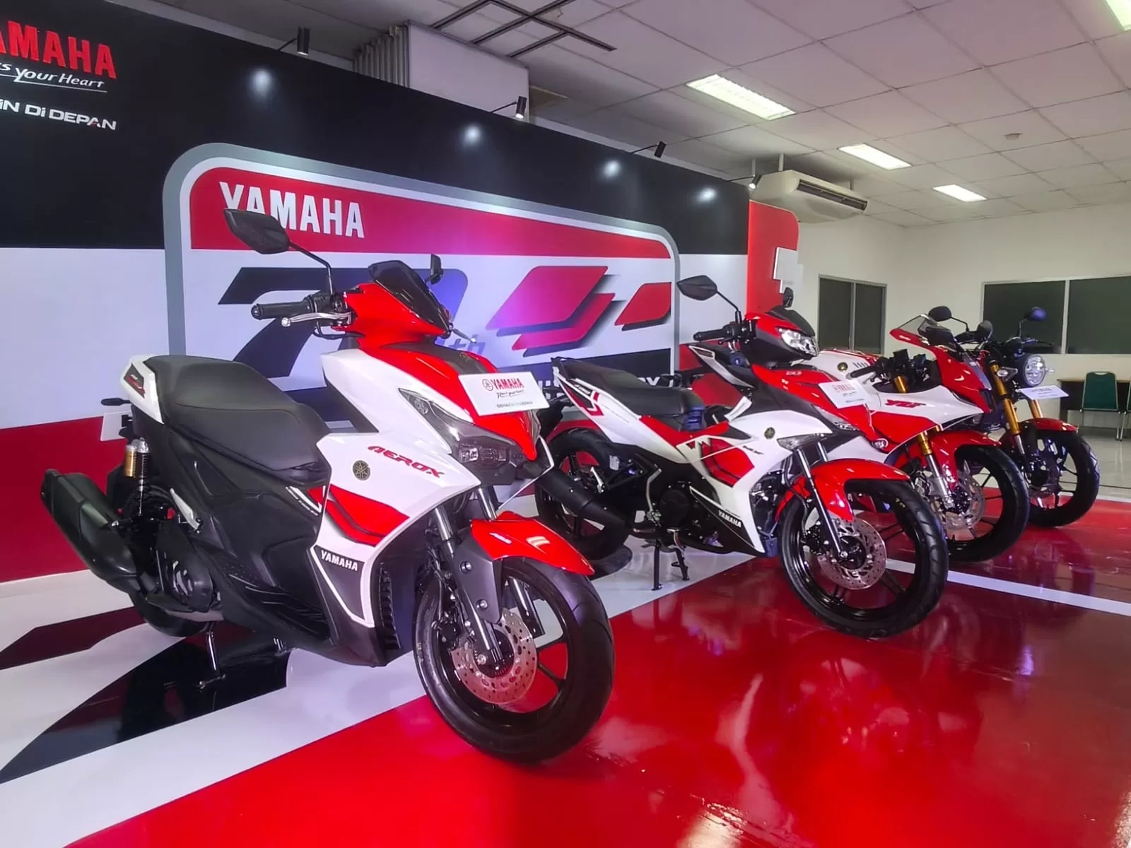 Sejarah Baru Yamaha 70 Tahun: Line Up Livery Ikonik Edisi Spesial Mengaspal