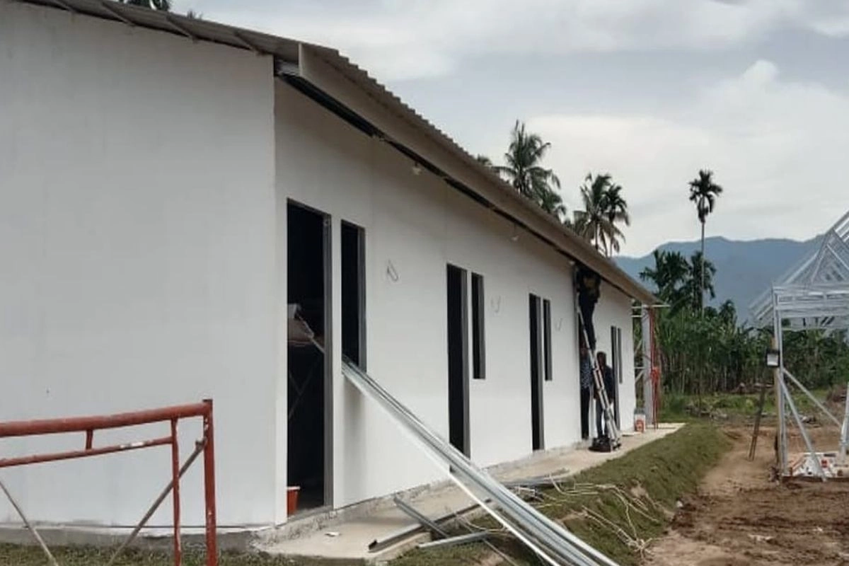 Nindya Karya Tingkatkan Spesifikasi Huntara Pascabanjir di Sumbar