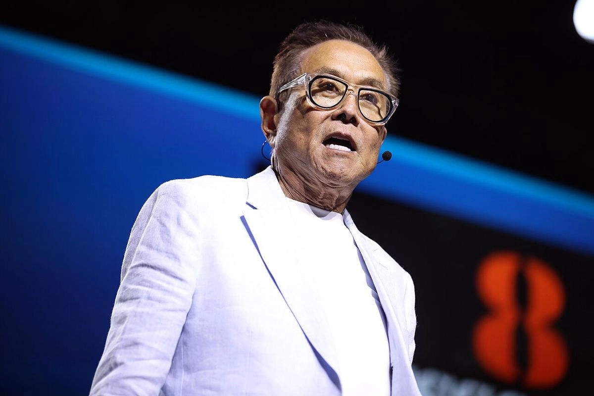 Prediksi Robert Kiyosaki: Harga Perak Tembus 200 Dollar AS pada 2026