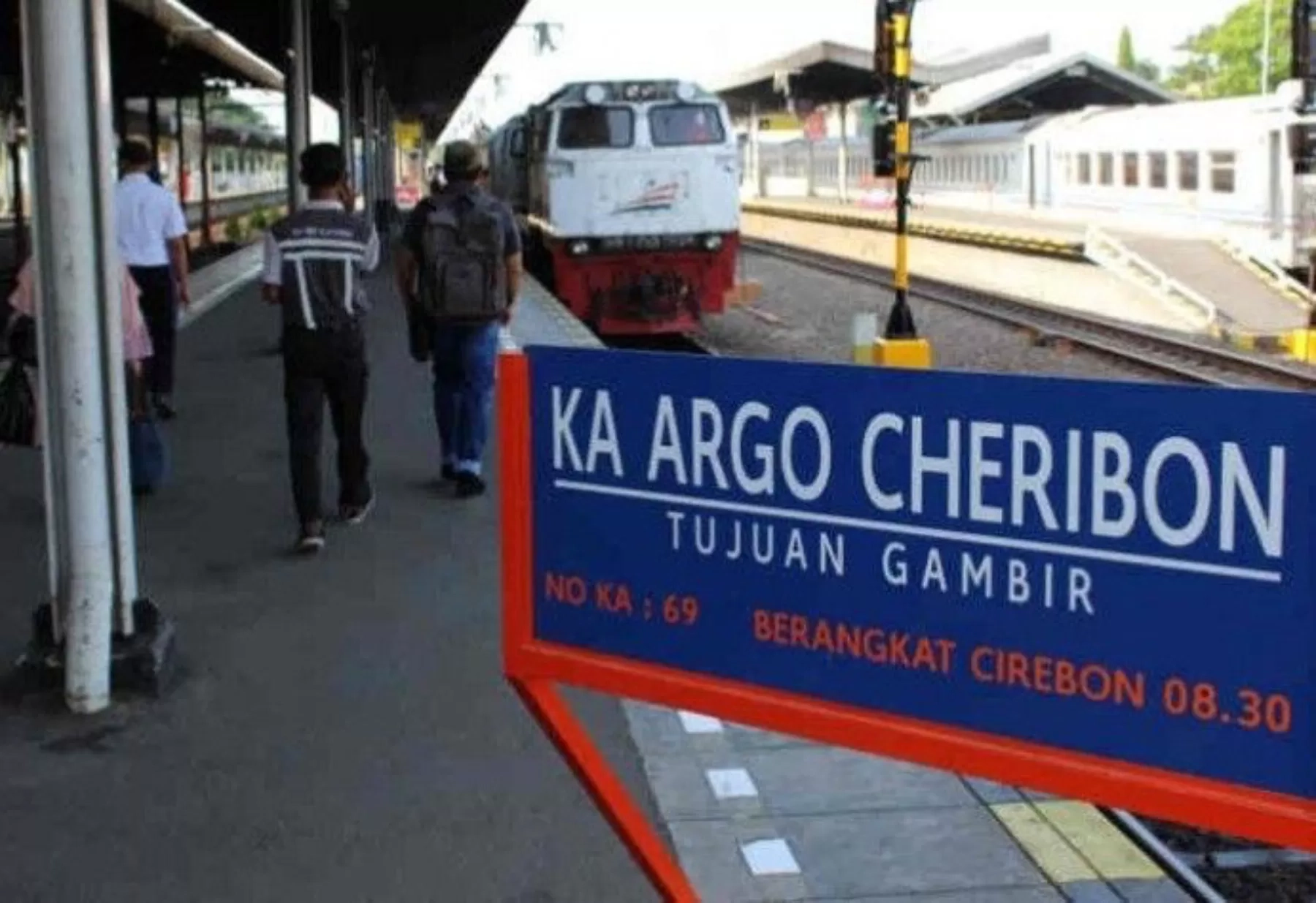 9 Kereta Ekonomi Rute Jakarta–Cirebon yang Selalu Dicari, Nggak Pernah Sepi Penumpang