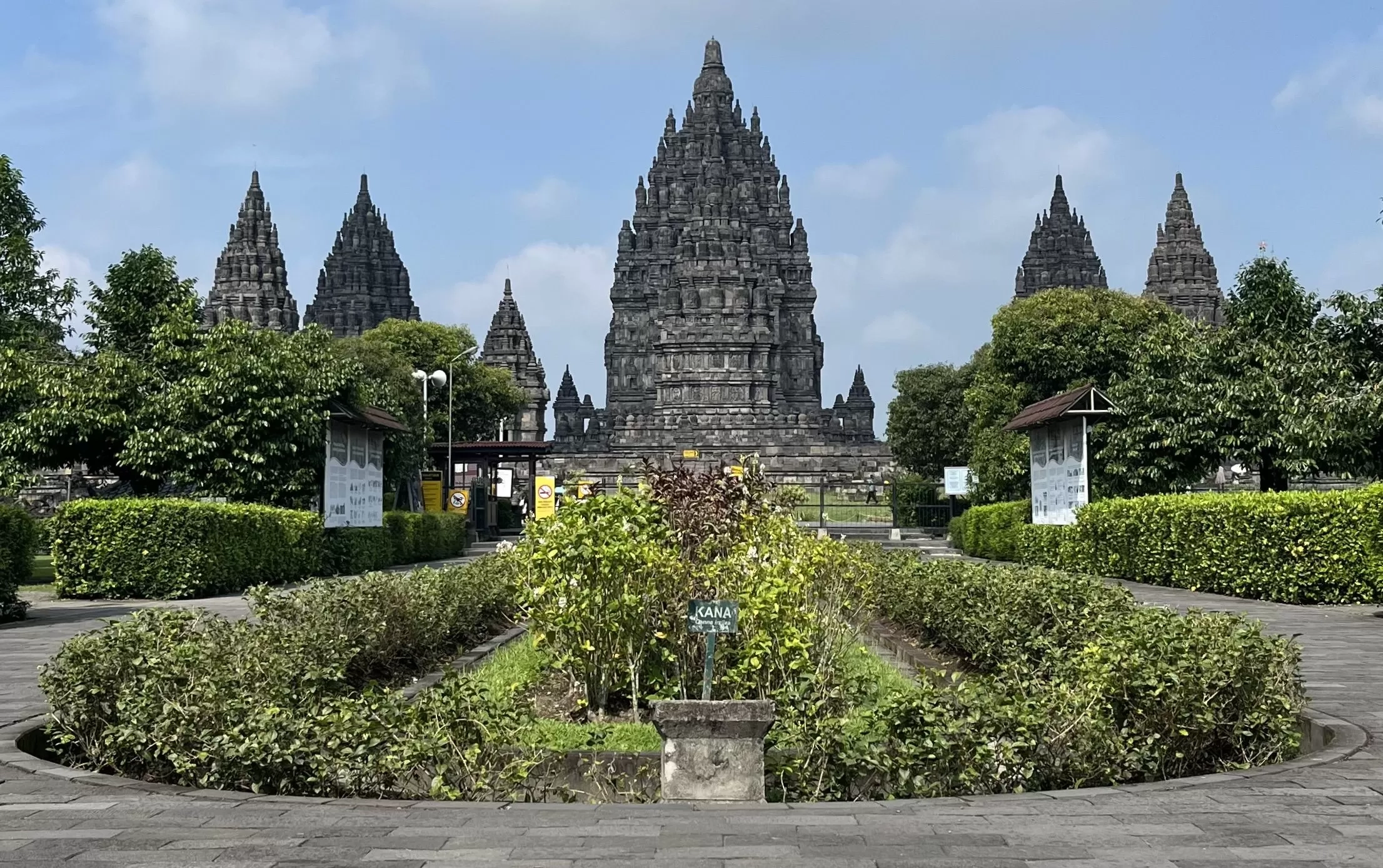 Dari Malioboro ke Candi Prambanan? Simak Panduan Rute Trans Jogja yang Hemat dan Cepat untuk Perjalananmu