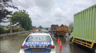 Genangan 50 Cm di KM 50 Tol TangerangMerak, PJR Alihkan Kendaraan Kecil ke Lajur 3