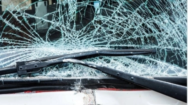 Minibus Oleng hingga Hantam Tiga Motor dan Gerobak di Karawang, Satu Pengendara Tewas