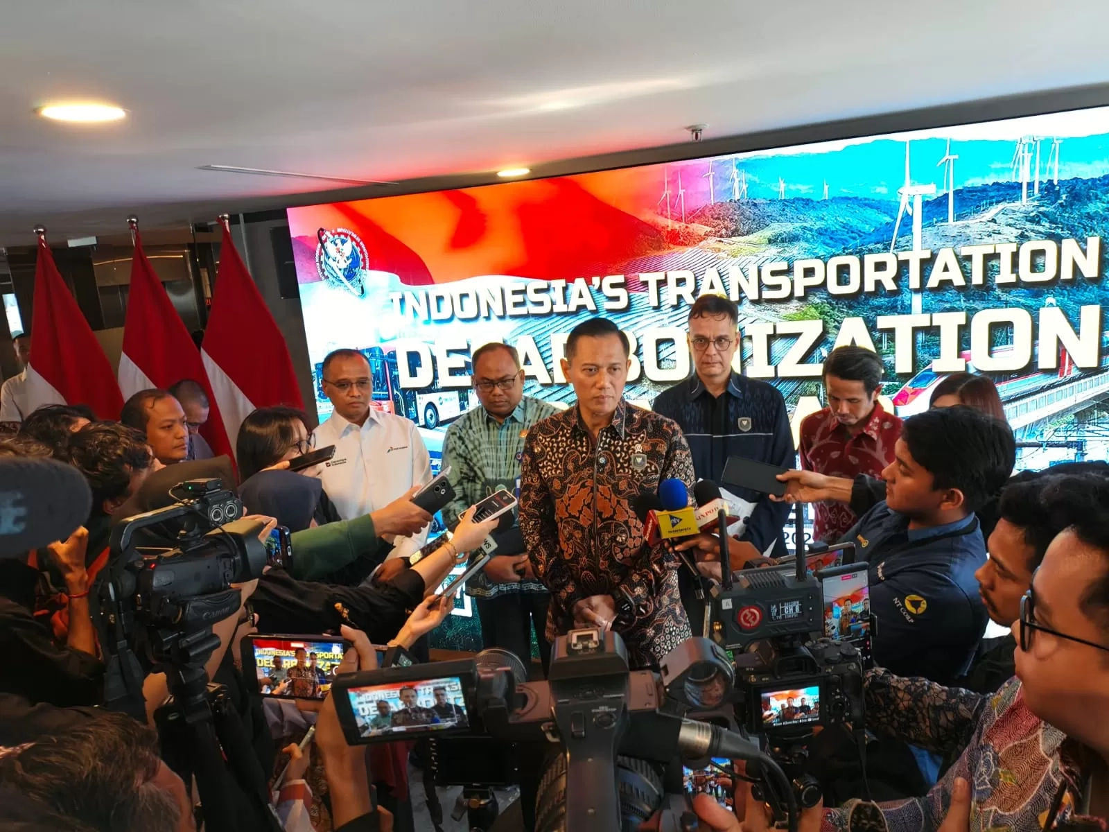 Menko AHY Dorong Akselerasi Dekarbonisasi Sektor Transportasi