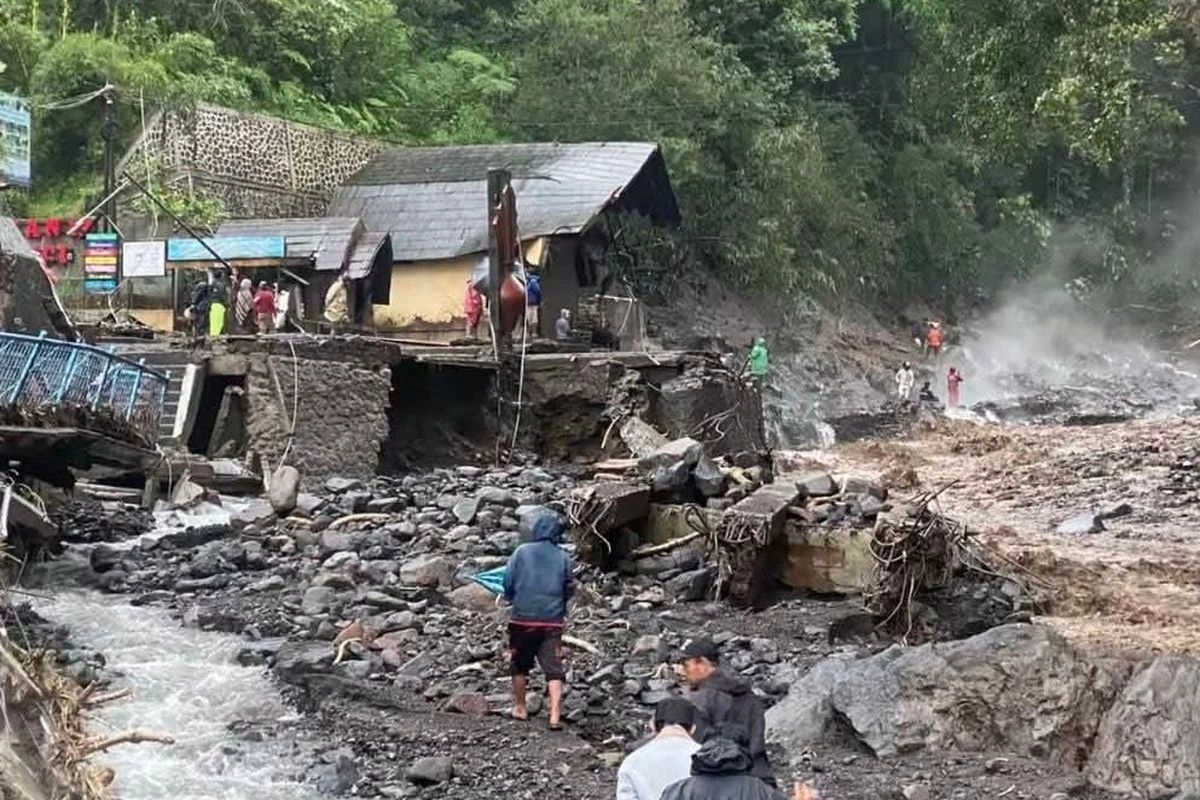 Kawasan Guci Diterjang Banjir Lagi, Dua Obyek Wisata Tutup Sementara