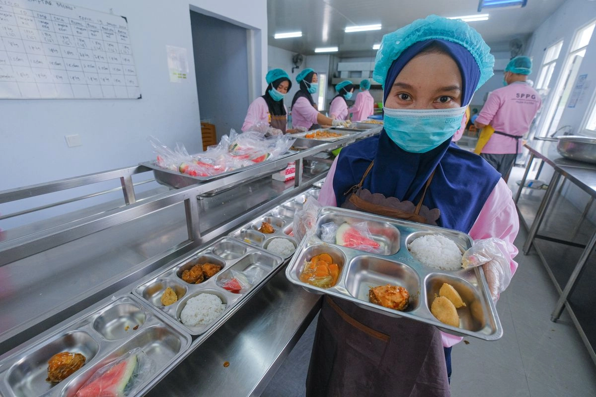 Setahun MBG: Ketika Dapur Berjuang dan Rantai Pasok Tertekan