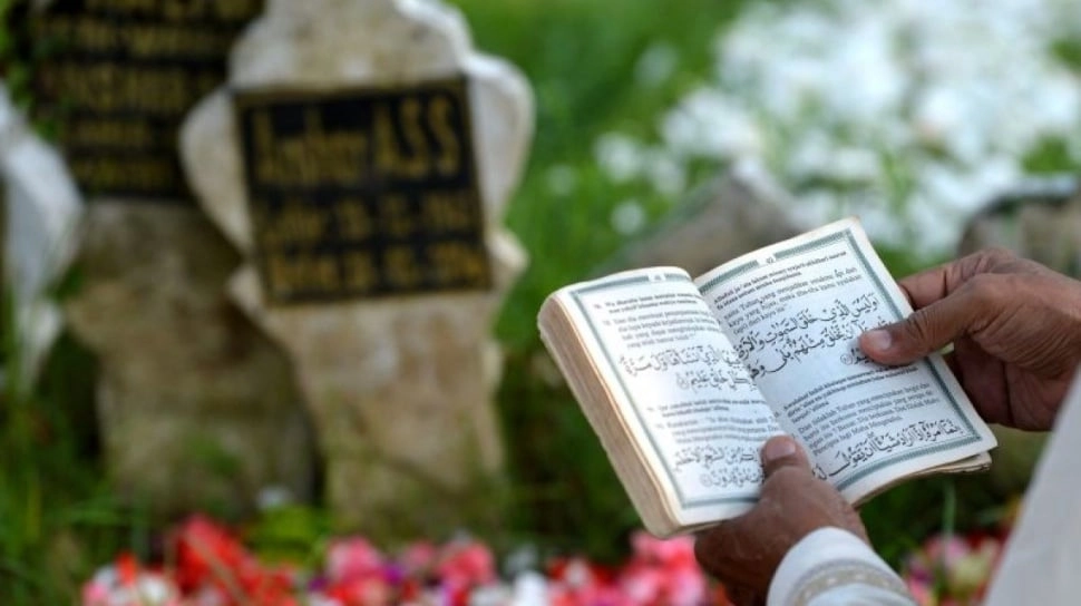 3 Menit Paham Tata Cara Hadorot Ziarah Kubur, Bekal Penting Nyekar Ramadan 1447 H