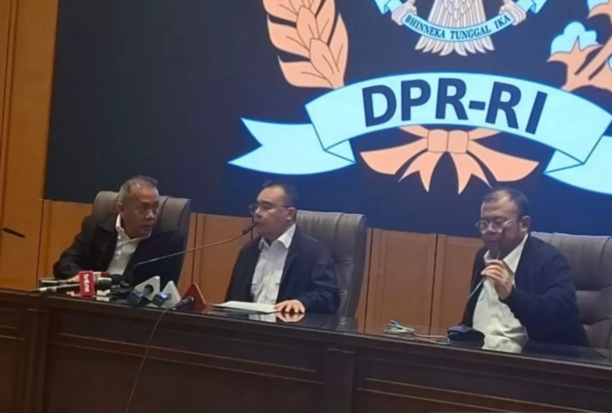 Paripurna DPR Tegaskan Polri Tetap di Bawah Presiden, Bukan Kementerian