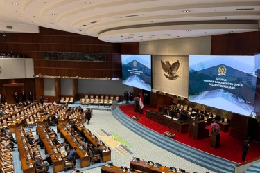 DPR Restui Anggota Polri Jabat Posisi di Luar Struktur Berdasarkan Perpol 10/2025