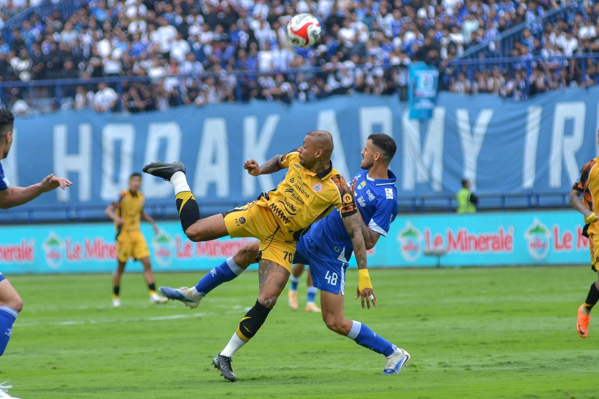 Rapor Patricio Matricardi di Persib, Bek Tengah Minim Kartu