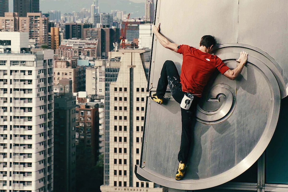 Suka Aksi Alex Honnold Manjat Taipei 101? Ini 5 Judul Netflix Lain yang Bikin Kaki Gemetar dan Jantung Berdebar