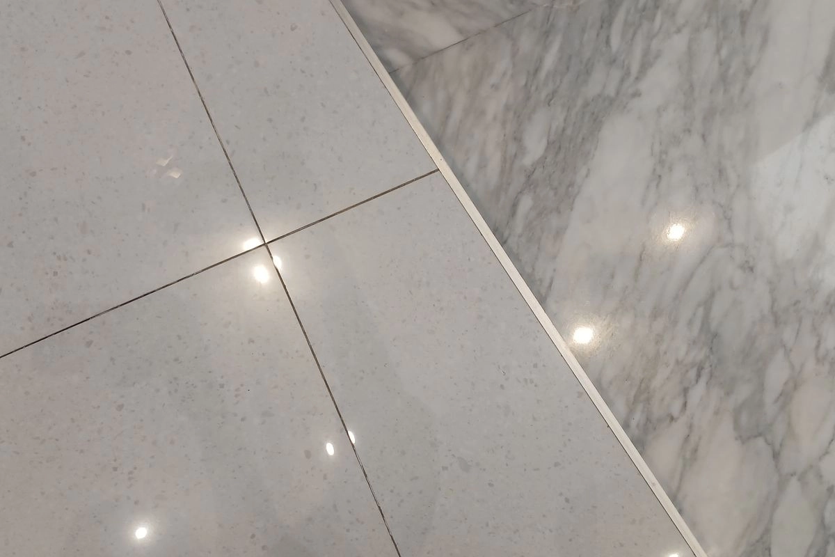 Tak Boleh Asal, Ahli Konstruksi Beberkan Tips Pasang Keramik di Lantai Tingkat