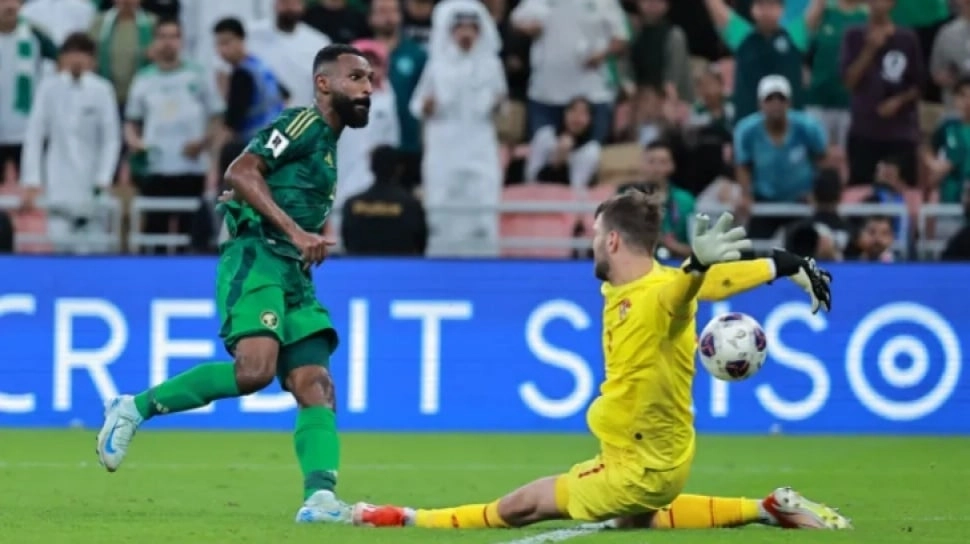 1 Detik Gabung Ajax Amsterdam, Maarten Paes Geser Kiper Liverpool