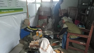 Penuhi Kebutuhan Korban Banjir di Pemalang, Kemensos Dirikan Dapur Umum dan Distribusi Bantuan