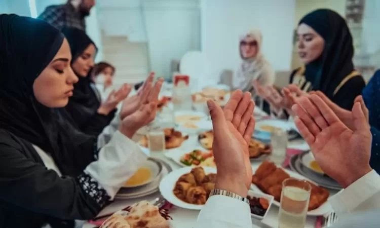 7 Persiapan Fisik Menjelang Ramadhan, Biasakan Makan Secukupnya agar Puasa Terasa Ringan