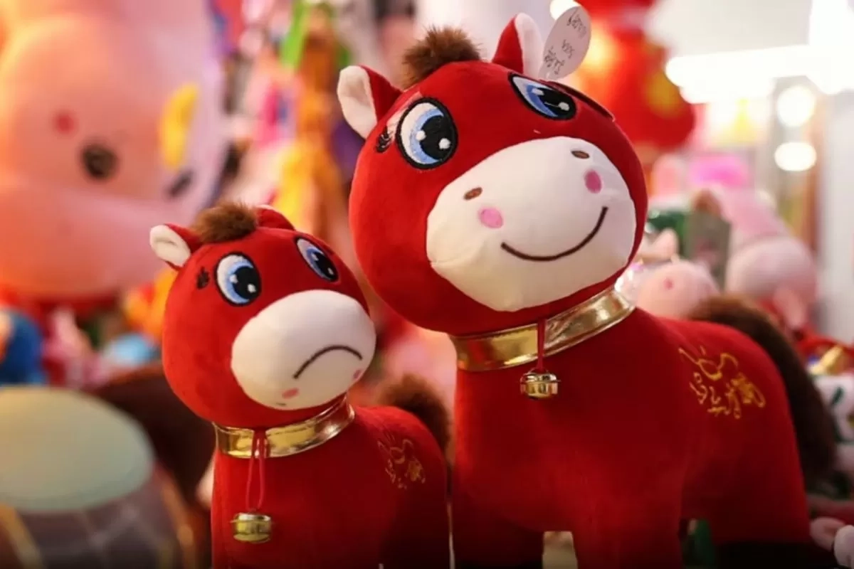 Dinilai Wakili Perasaan Pekerja, Boneka Kuda Menangis Diburu Pembeli Jelang Imlek Tahun Kuda di Tiongkok