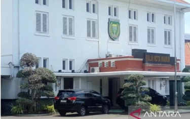 Pengembangan OTT, Tim Penyidik KPK Geledah Balai Kota Madiun