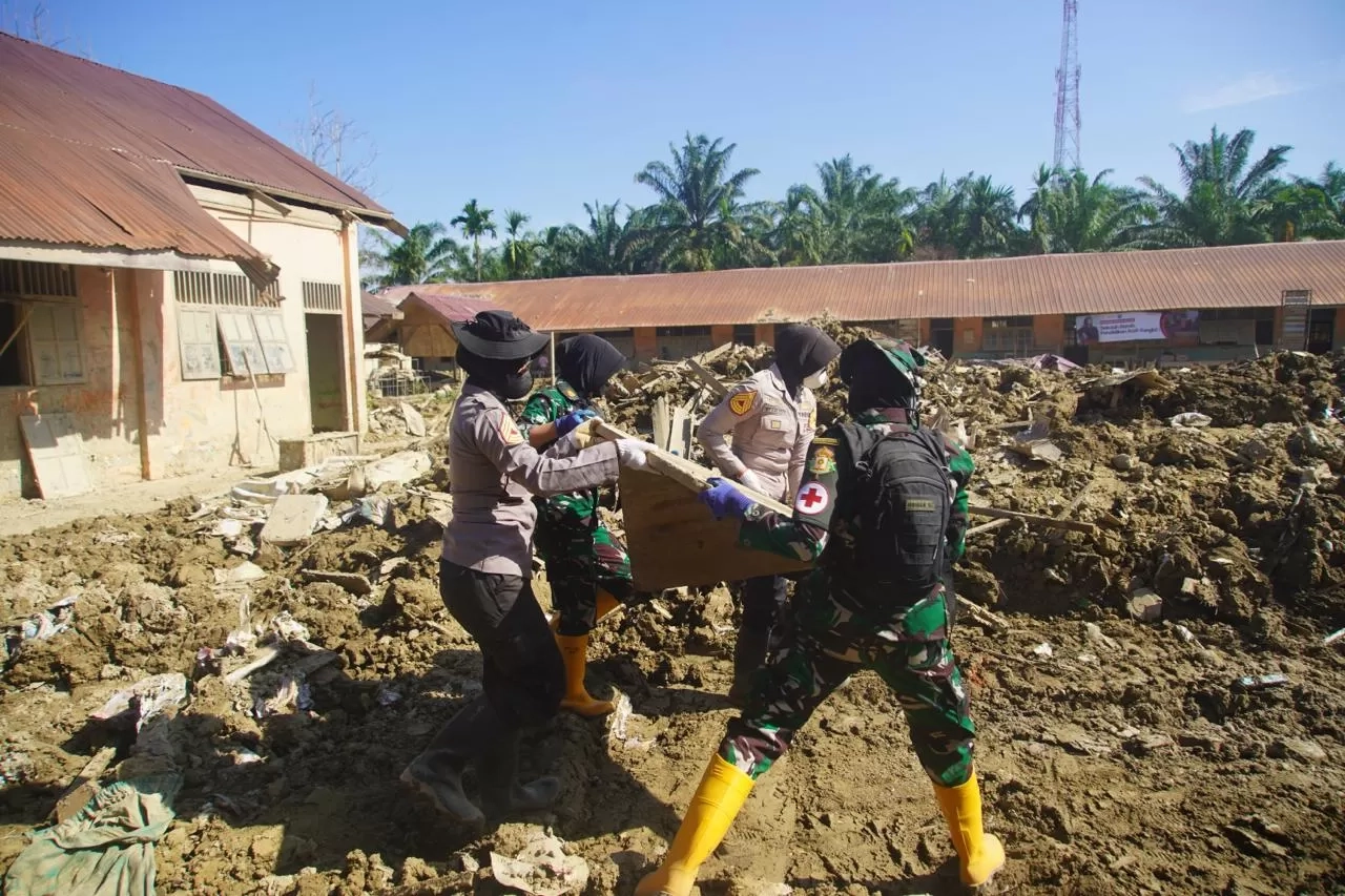 Ratusan Taruna Akpol Dikerahkan Bantu Pemulihan Wilayah Terdampak Banjir Aceh Tamiang